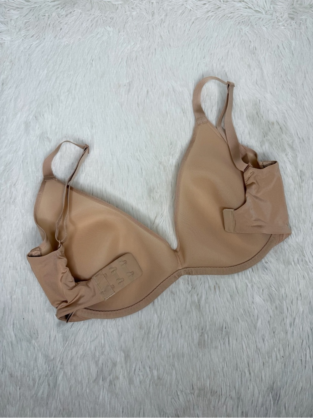 SKIMS / tan nude plunge t-shirt bra / 32H - Picture 2 of 5